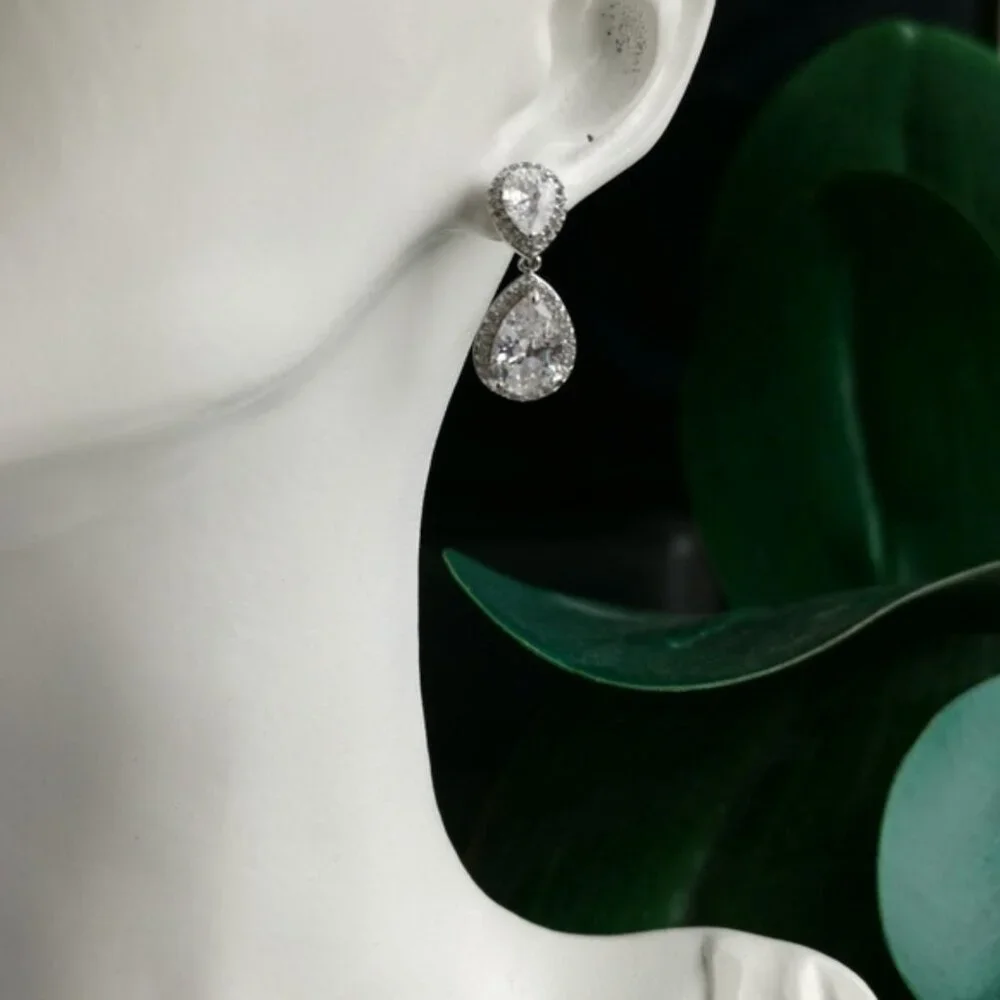Gala CZ drops Earrings 14k white gold overlay 🆕